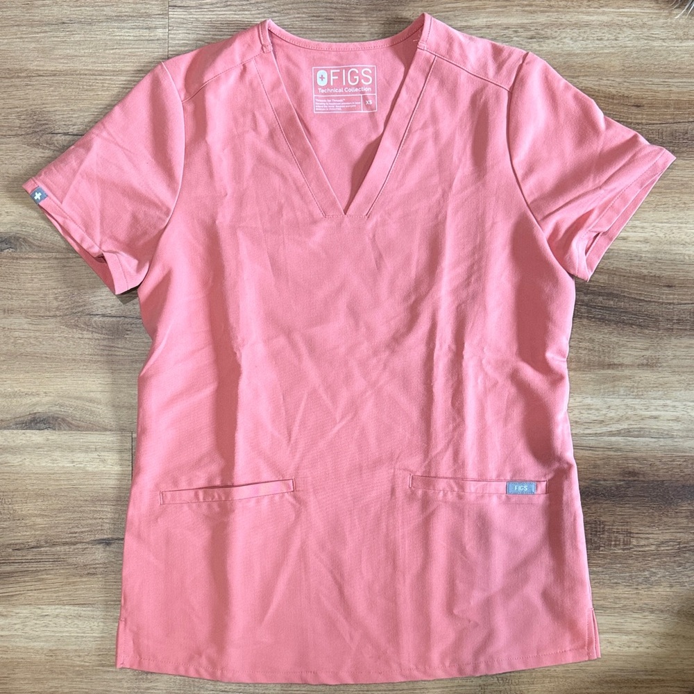 Figs Women's Coral V-Neck Catarina XS Scrub Top